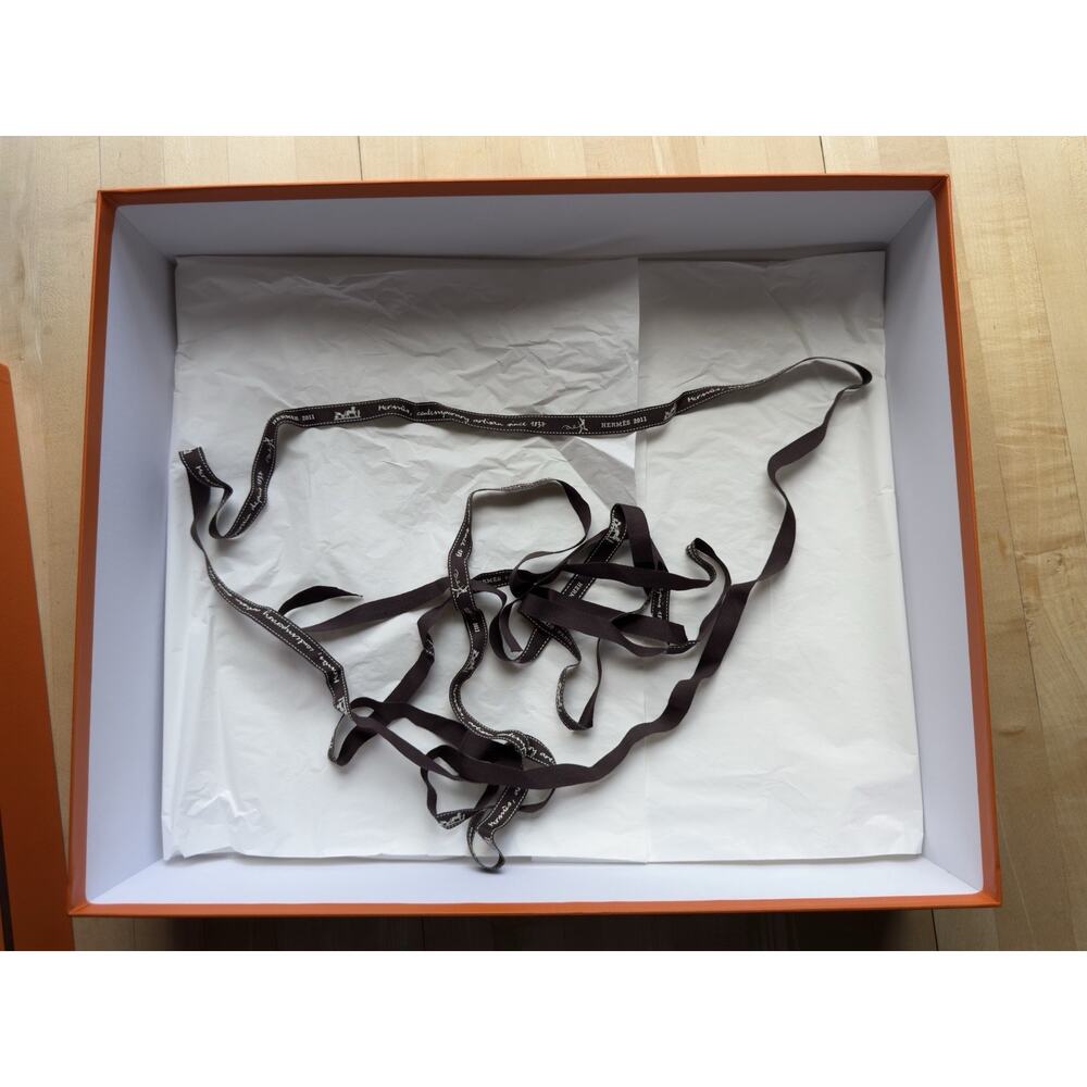 Authentic Hermes Paris Large Orange Gift Box 18" x 15" x 4" with Ribbon & Tissue - Picture 7 of 10